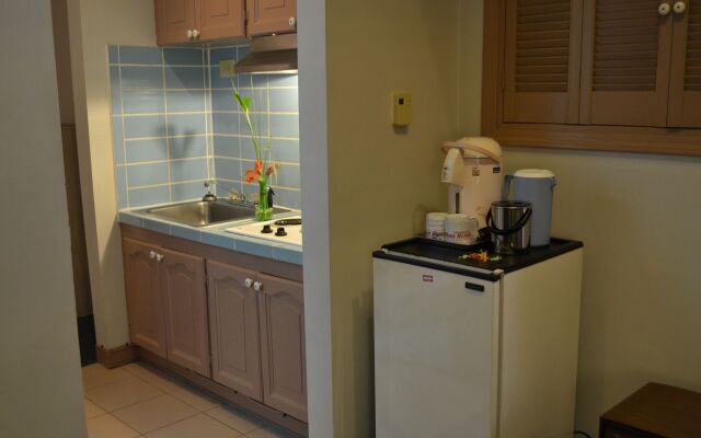West Plaza Hotel Desekel