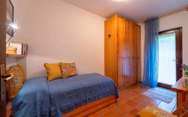 Crimson Apartment by Wonderful Italy