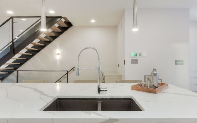 New Luxury Townhome 23
