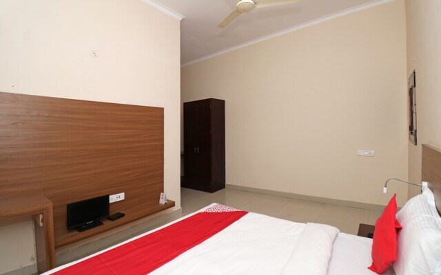 Oyo 19979 Hotel Rajshri