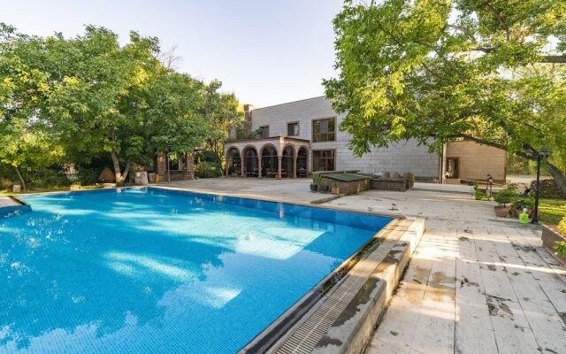 Sunolus Vineyard House
