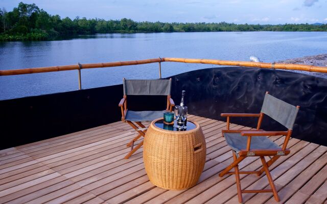 Yathra Houseboat