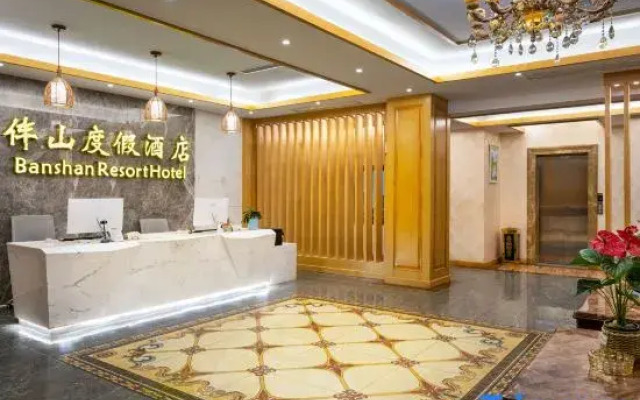 Night Pillow Green Mountain Cliff Mountain Resort Hotel (Siguniangshan Scenic Area Branch)