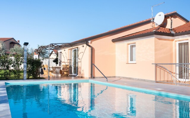 Olive & Lavender villa with pool