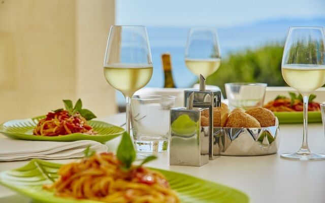 Acantha Boutique Hotel