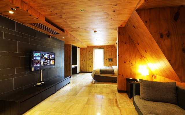 Maple Tourist Hotel