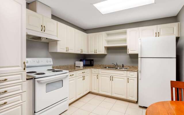 La Quinta Inn & Suites by Wyndham St. Petersburg Northeast