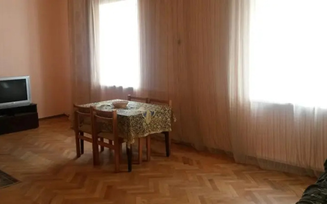 Big House Small Price