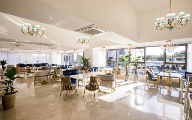 Baymond Hotel