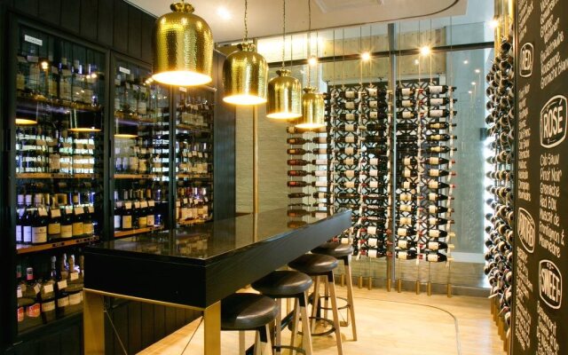 Century City Hotel Urban Square