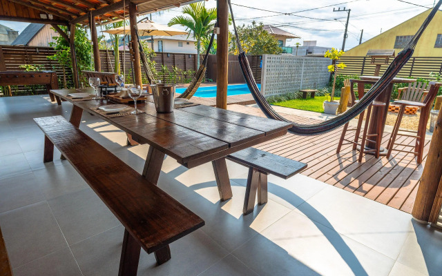 Casa com Lareira e Piscina - Varanda Incrível