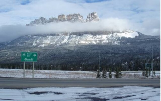 HI-Castle Mountain Hostel