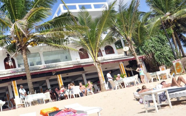 Royal Beach Hotel & Restaurant