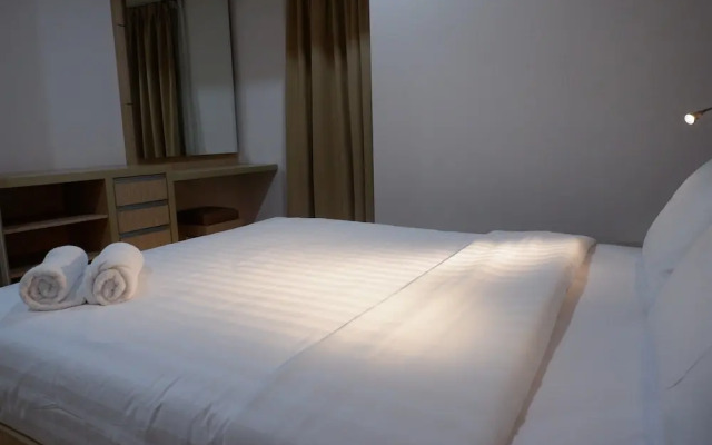 Casa Grande Apartment with Sofabed Connected to Kota Kasablanka