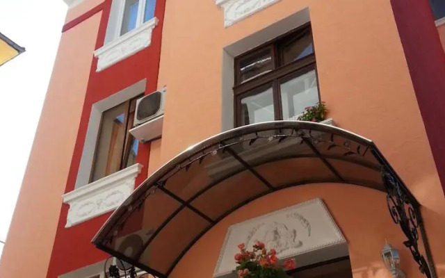 Orange Flower Apartments