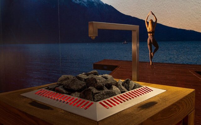 Lake Front Hotel Mirage