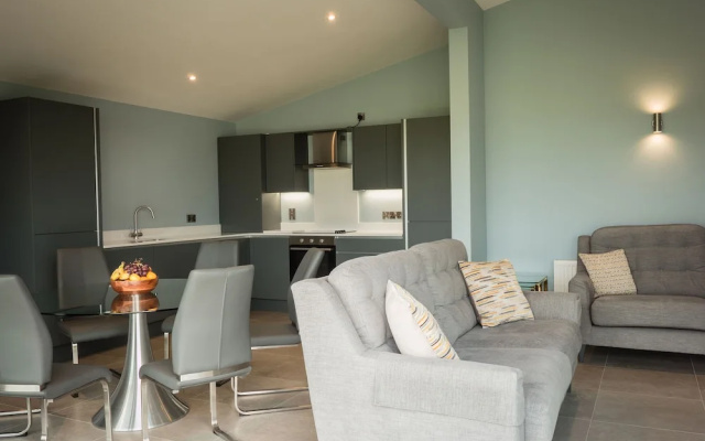 Executive Lakeside Lodge at Mullans Bay