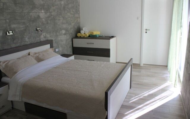 Holiday House Lovric