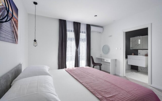 Beautiful Home in Split With 4 Bedrooms, Wifi and Outdoor Swimming Pool