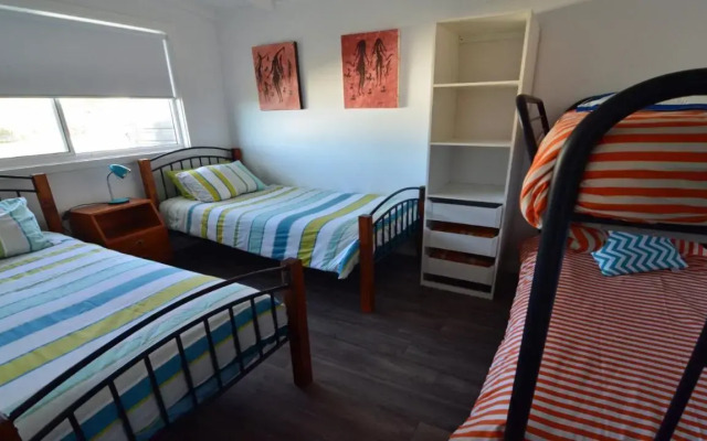 CDC-625 Beach House incl.rear 2BR studio