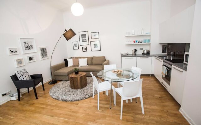 Beautiful Apartment Near Charles Bridge