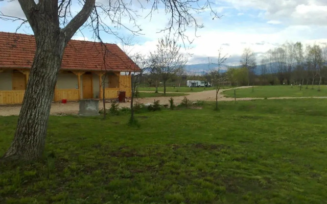 Turul Guesthouse and Camping