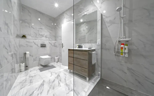 CASA VERDE Comfortable Air-Conditioned