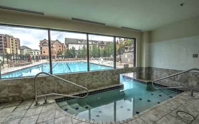 1 Bedroom Mountain Condo Located in Historic Downtown Breckenridge Near Shopping, Dining, and Restaurants