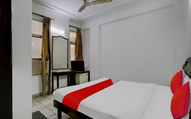 OYO Flagship IAE522 Hotel Cozzy Homes Stay