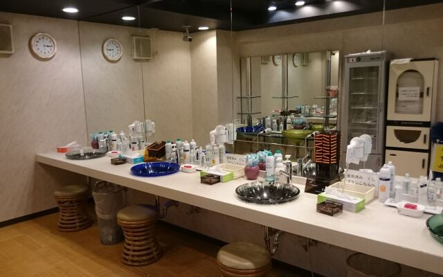 Hiroshima Capsule Hotel & Sauna New Japan EX - Caters to Men