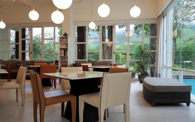 Aroundthetree Hermitage Manor