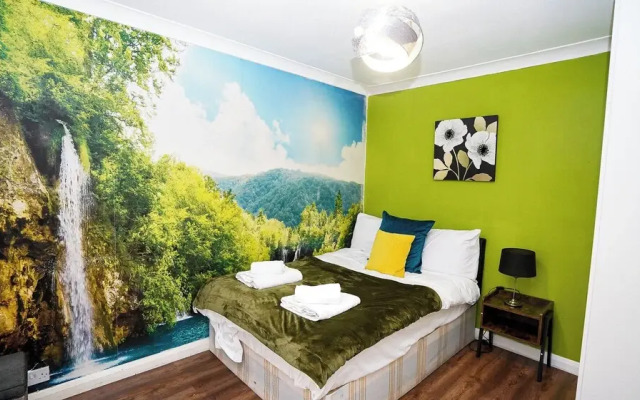 Spacious 3BR House Sleeps 6