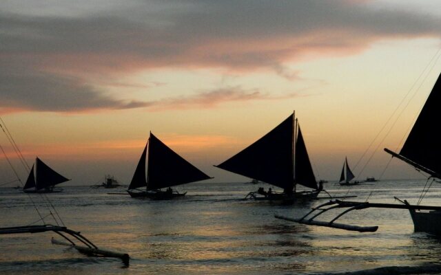 Boracay Travelodge Beach Resort