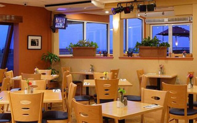 Montreal Beach Resort