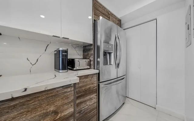 Serene and Modern Apartment Centrally Located