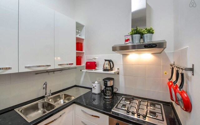 Large and Elegant 3 bed Flat in Central Location!