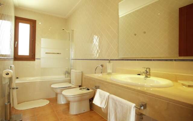Luxurious Holiday Home in Es Pont D'inca With Private Pool