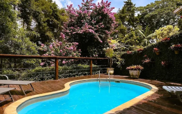 Casa Alto Padrão na Granja Viana - Cond. Fechado