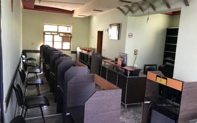 Gold Guest House & Bar