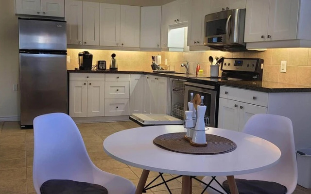 2 Bdrm, Kitchen, Laundry, Weekly - Monthly Discount