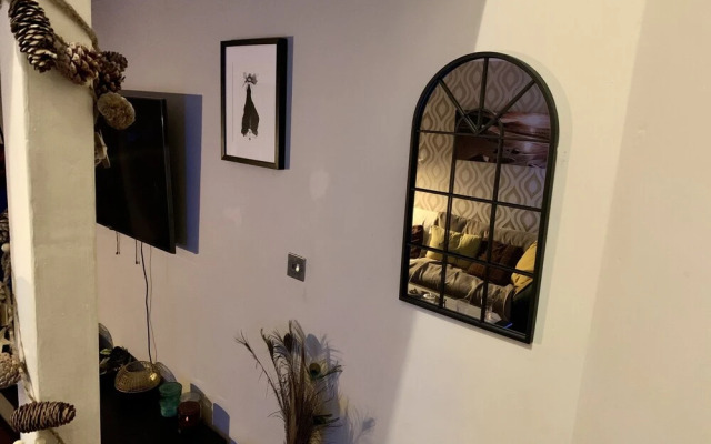 Lovely 2-bed House in Bramley With Field View