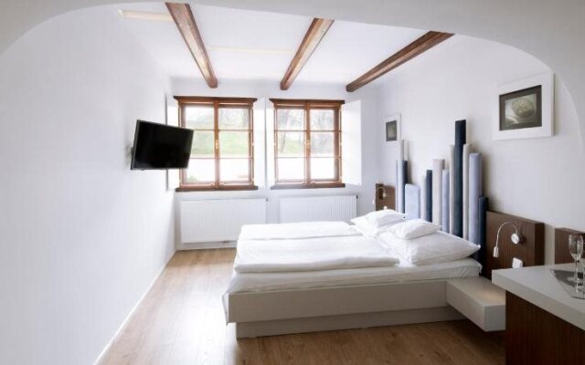 Hotel 100