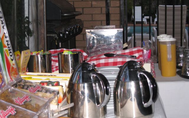 Golden Harvest Motor Inn