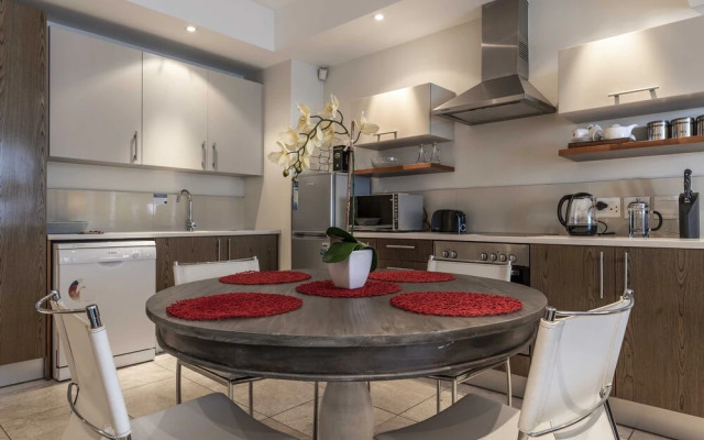 706 Popular Canal Quays