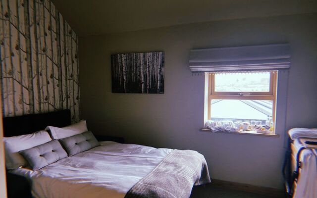 The Queens At Horton