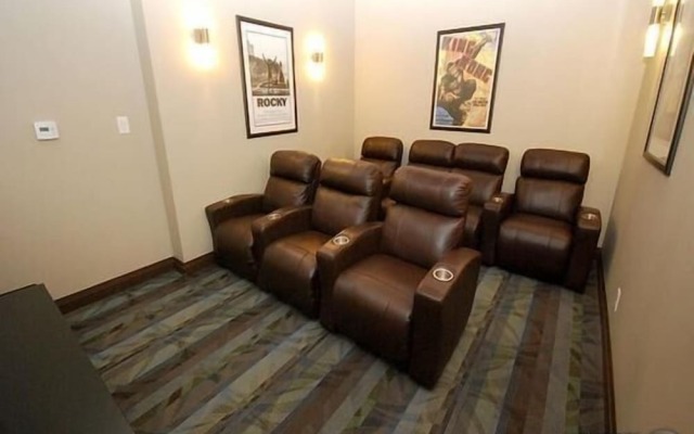WhiteHall Suites - Mississauga