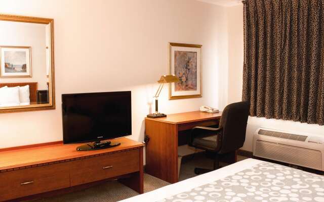 La Quinta Inn and Suites by Wyndham Cincinnati North