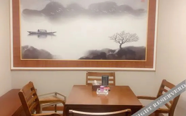 vienna international hotel（yueyangxian Bus station store）