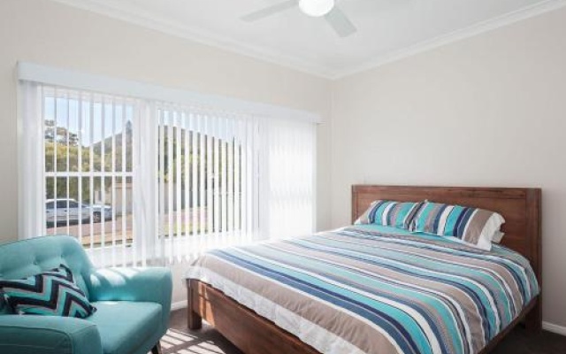 'Sandy Shoal' 46 Rigney Street Shoal Bay Beach Cottage with aircon – Guest Rooms – Shoal Bay
