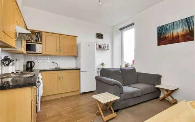 1 Bedroom Flat In Dalry